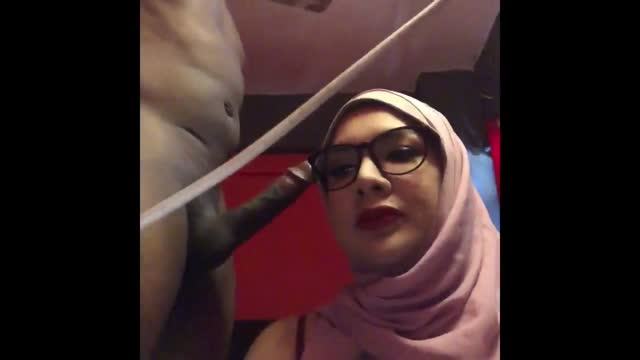 Hijabers Viral TS Esha Roses